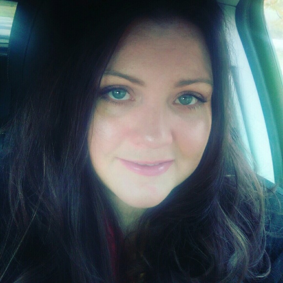 Meet your Posher, Mandilee - Picture 7 of 8